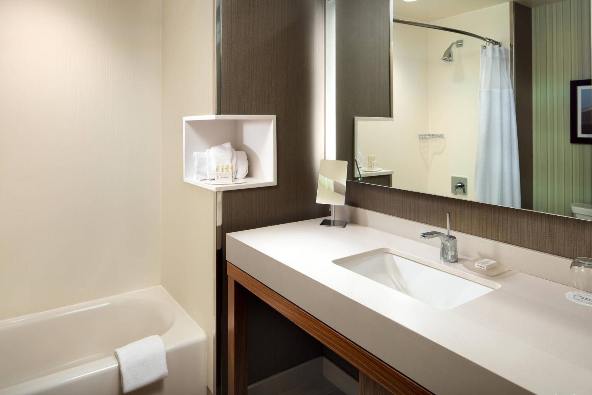 Courtyard By Marriott Erie Bayfront Hotell Eksteriør bilde