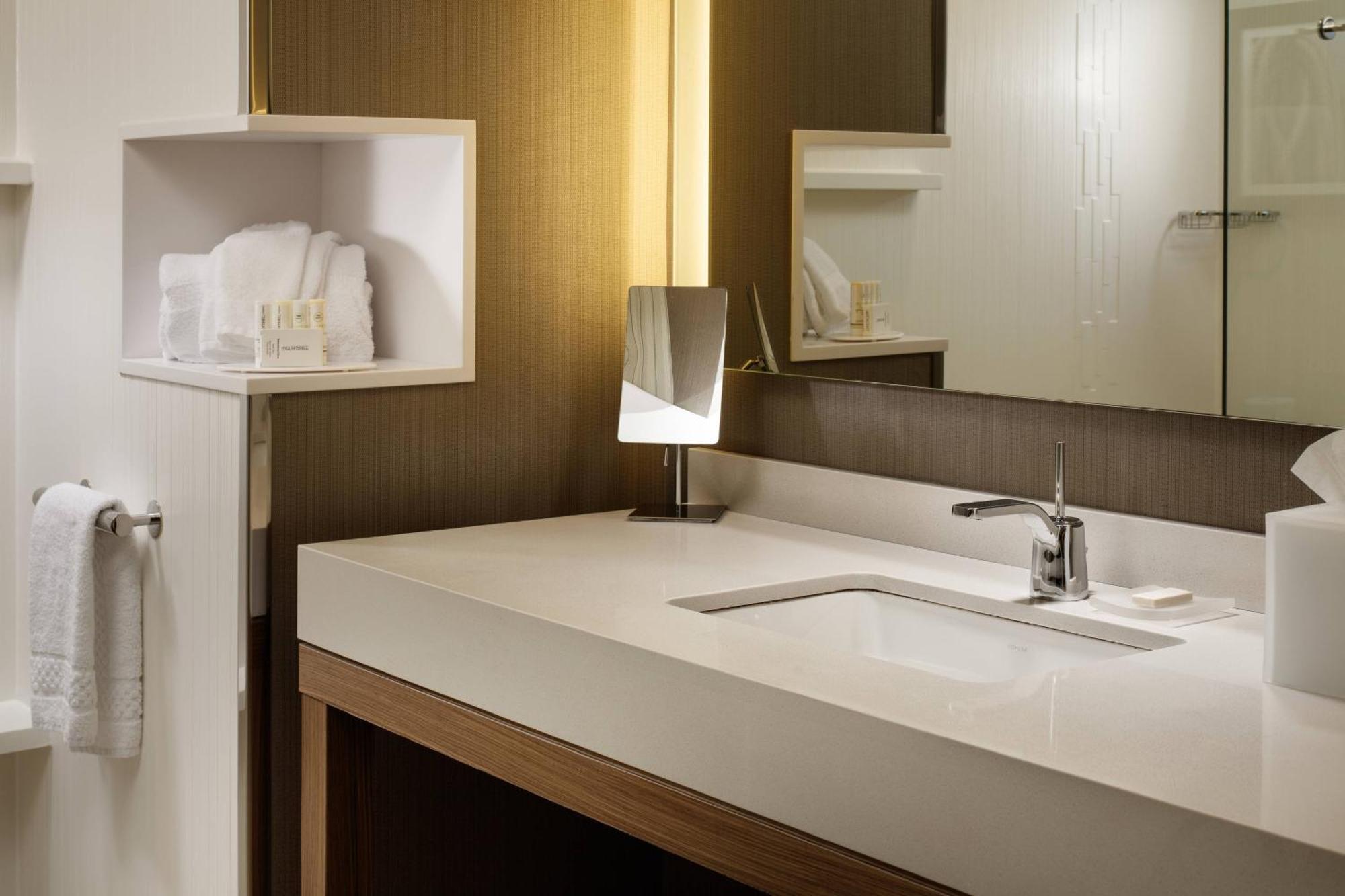 Courtyard By Marriott Erie Bayfront Hotell Eksteriør bilde