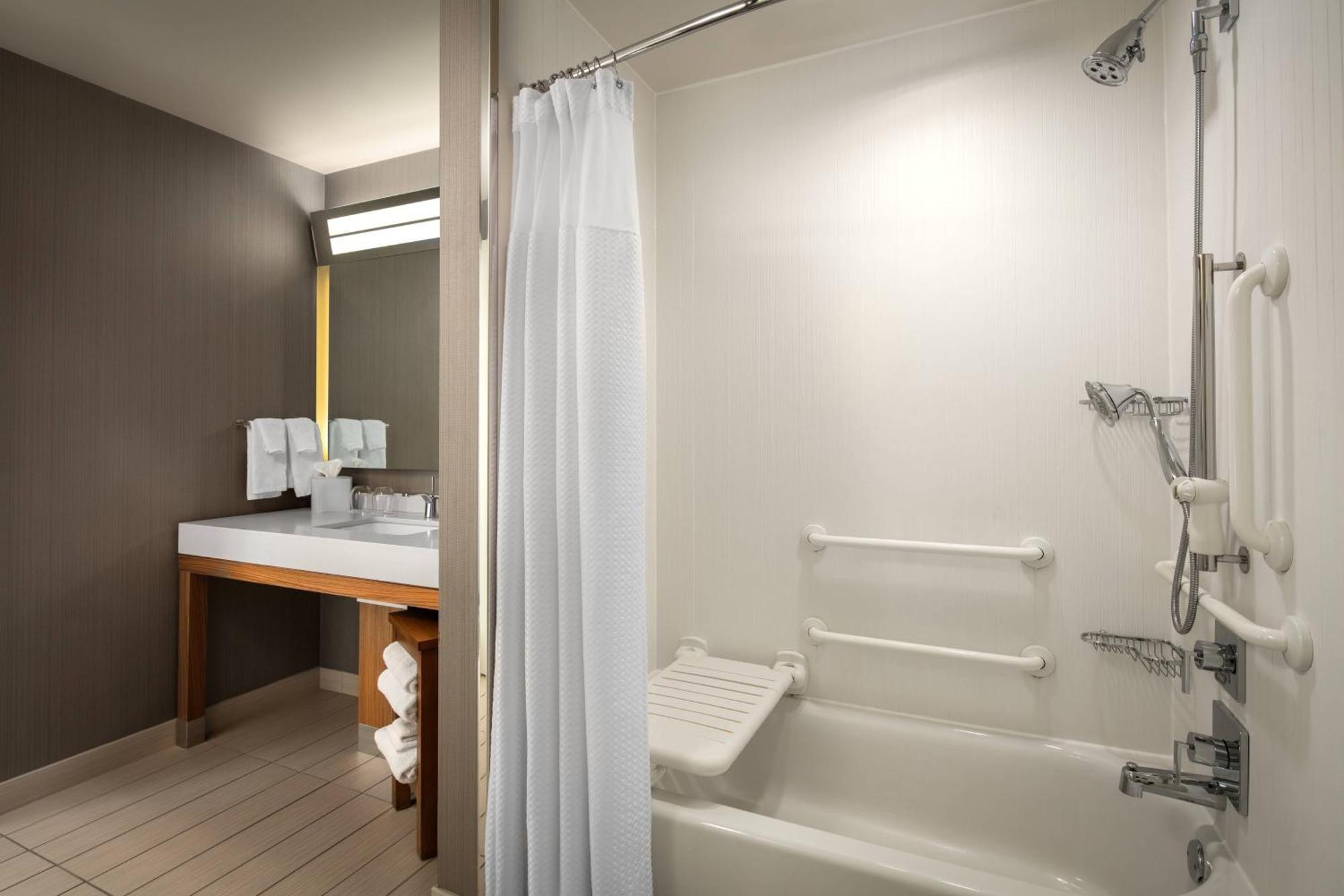 Courtyard By Marriott Erie Bayfront Hotell Eksteriør bilde