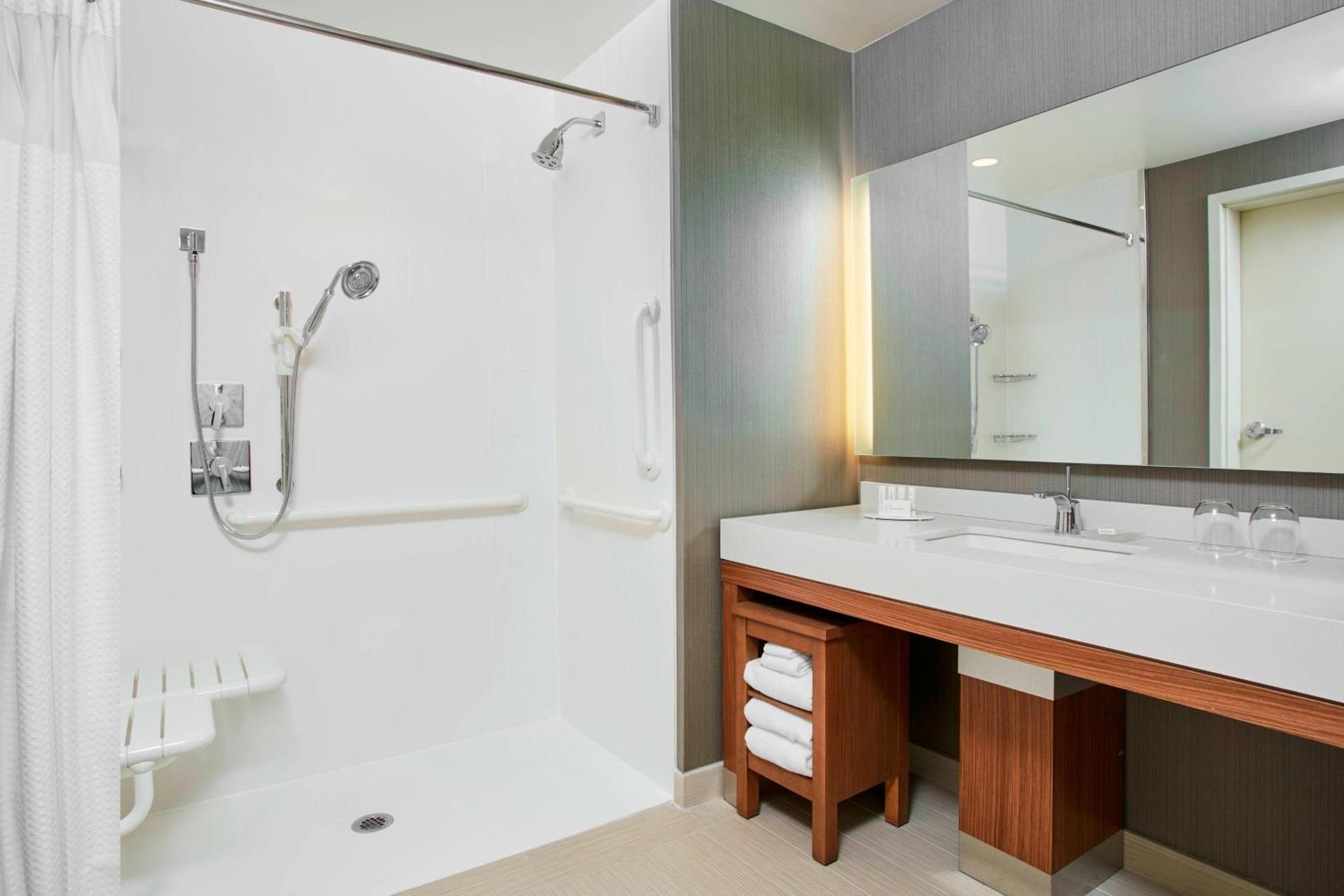 Courtyard By Marriott Erie Bayfront Hotell Eksteriør bilde